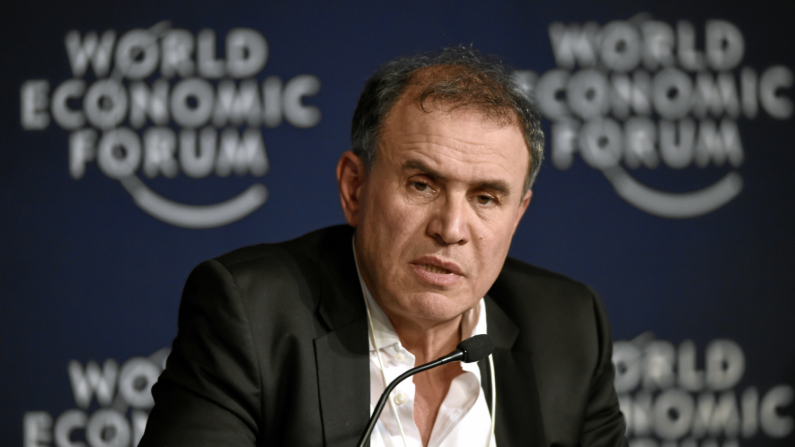 Nouriel Roubini parla al meeting annuale del World Economic Forum a Davos, in Svizzera, 20 gennaio 2016 (World Economic Forum/Flickr)