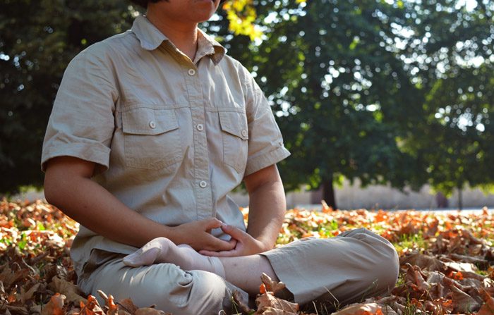 Praticante Falun Gong durante la meditazione. (realtofantasia.blogspot.it)