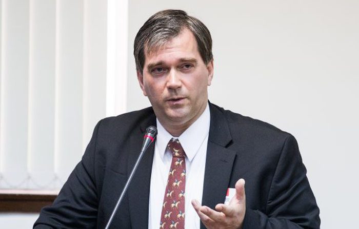 Torsten Trey, direttore esecutivo dell’associazione Medici contro l’espianto forzato di organi, durante un intervento in un evento tenutosi a Taipei il 27 febbraio 2013. (Chen Pochou/Epoch Times)