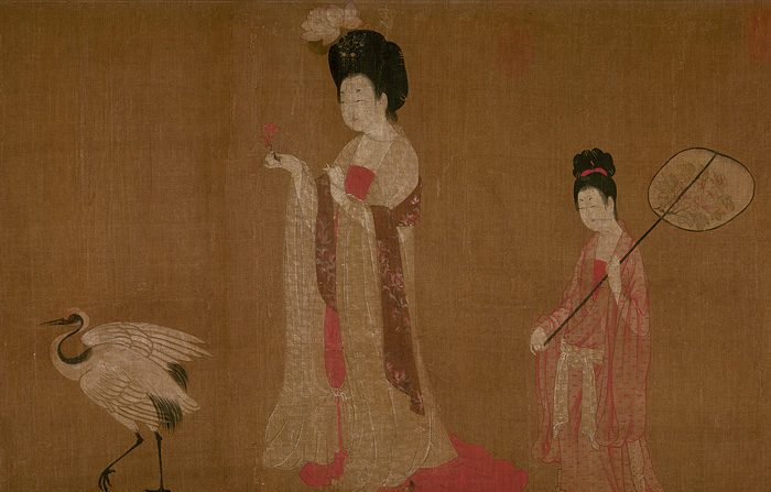 “Dame di corte con i capelli adornati di fiori” di Zhou Fang. Rotolo di seta, 18x71 pollici, Museo della provincia del Liaoning, Shenyang, Cina (Pubblico dominio)