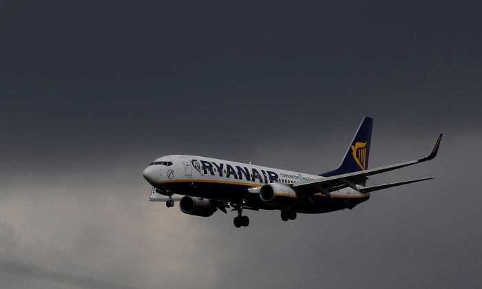 Aereo Ryanair si prepara ad atterrare all'aeroporto dI Manchester, GB il 31 marzo 2016. (REUTERS/Phil Noble/File Photo)
