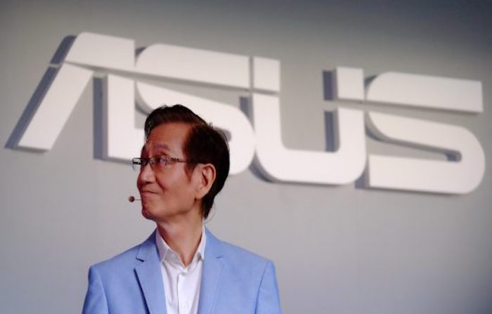 Jonney Shih presidente di Taiwan AsusTek Computer. Asus ha desciso di rirtirarsi dal mercato cinese il 1 maggio, per non accondiscendere alla legge della sorveglianza informatica cinese, che impone alle compagnie estere di cedere i dati dei propri utenti ad aziende statali cinesi, dove possono essere controllati dal Governo centrale del regime. 30 maggio 2016 (Sam Yeh:AFP:Getty Images)