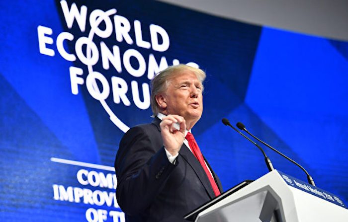 Donald Trump tiene un discorso  durante il World Economic Forum (WEF) a Davos il 26 gennaio 2018.  (AFP PHOTO / Nicholas Kamm)