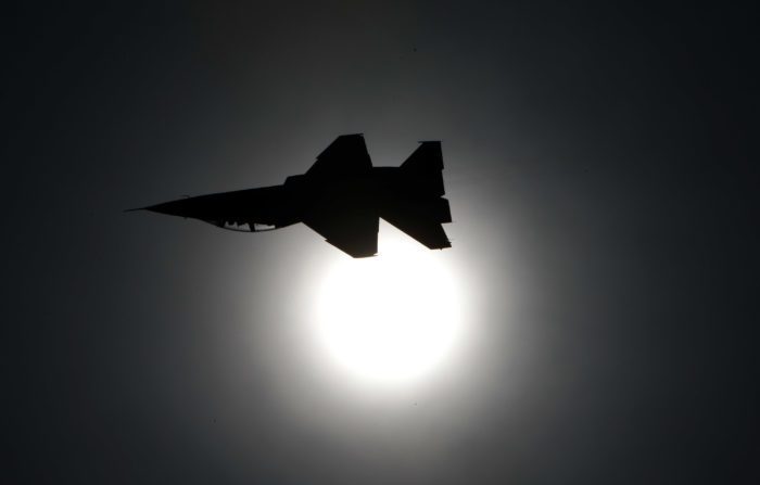 Falcon L-15 cinese durante una dimostrazione (Photo by China Photos/Getty Images)