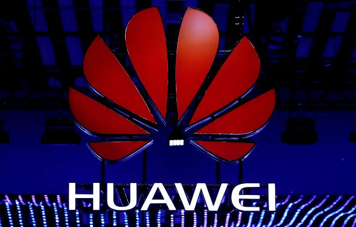 Il logo Huawei esposto durante il Mobile World Congress di Barcellona, il 26 febbraio 2018. (Yves Herman/Reuters)