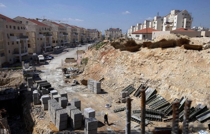 Veduta generale di un cantiere nell'insediamento ebraico di Modi'in Illit in Cisgiordania. (AP Photo/Oded Balilty, File)