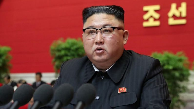 Il dittatore Ki Jong Un all'8° Congresso del Partito dei lavoratori, il 6 gennaio 2021 a Pyongyang (KCNA/via Reuters)