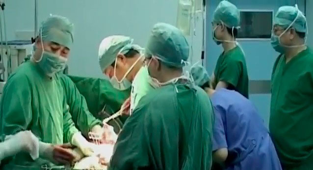 Uno screenshot del documentario Killed for Organs: China's Secret State Transplant Business.