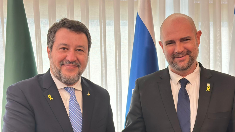 Salvini incontra il presidente della Knesset Ohana (foto Agenzia Nova). 