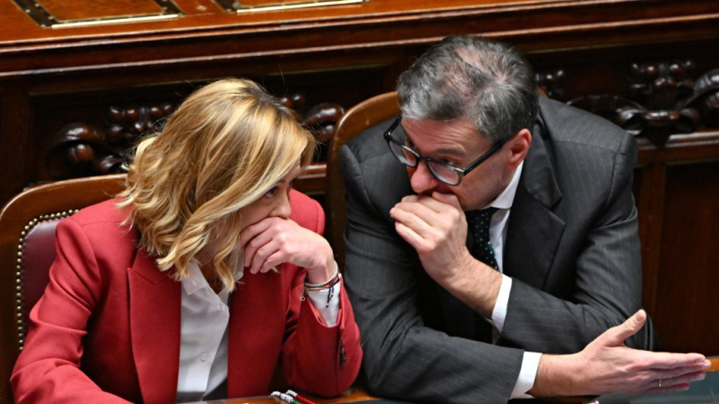 Giorgia Meloni e Giancarlo Giorgetti in una foto di repertorio. Foto: Andreas SOLARO / AFP) (Photo by ANDREAS SOLARO/AFP via Getty Images)