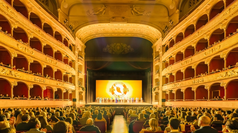 Shen Yun 2025, il termine dello spettacolo a Roma