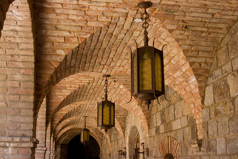 Arcate del cortile interno del Castello di Amorosa, California