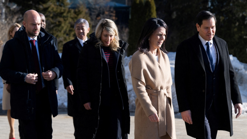 Il ministro degli Esteri francese Jean-Noel Barrot, il ministro degli Esteri canadese Mélanie Joly, il ministro degli Esteri tedesco Annalena Baerbock e il ministro degli Esteri statunitense Marco Rubio al G7 di La Malbaie, Charlevoix, Quebec, Canada, il 13 marzo 2025. Saul Loeb/Pool via Reuters/Foto d'archivio.