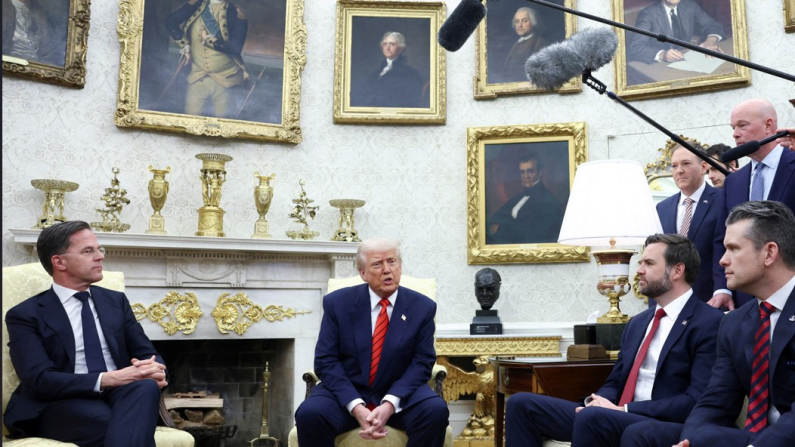 Trump e il Segretario Nato Rutte. Foto: REUTERS/Evelyn Hockstein