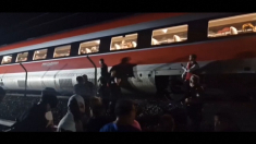 Le immagini del blackout in Spagna, treni fermi, città al buio, militari in azione