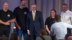 Il primo ministro australiano “vola” in campagna elettorale