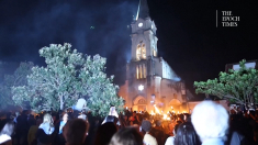 I fedeli brasiliani danno inizio alla Settimana Santa con la tradizionale processione delle torce