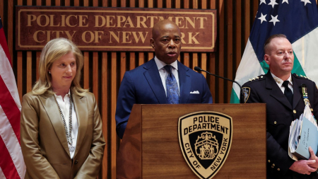 Il sindaco di New York Adams lascia i dem e si ricandida da indipendente