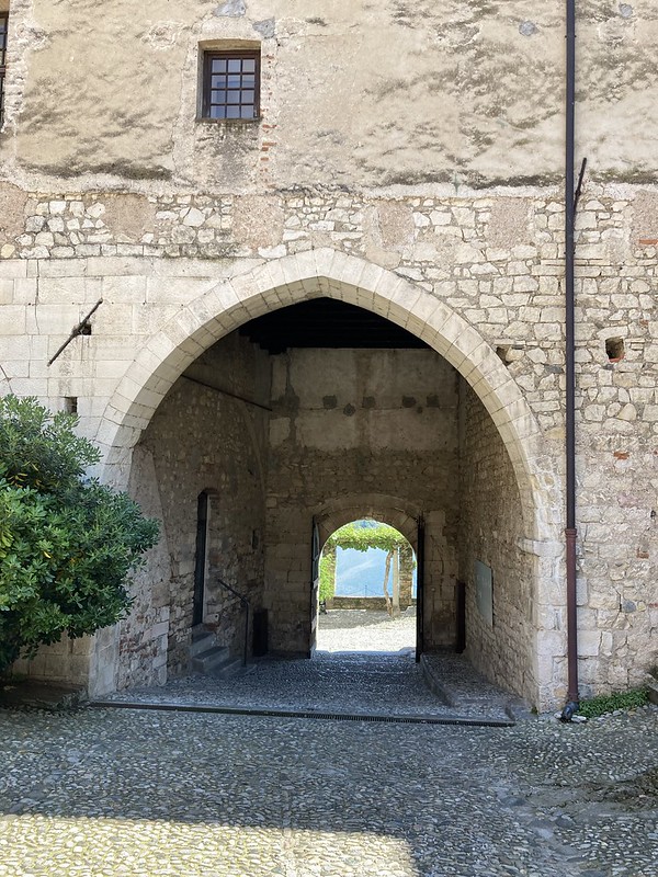 Corte interna della Rocca di Angera