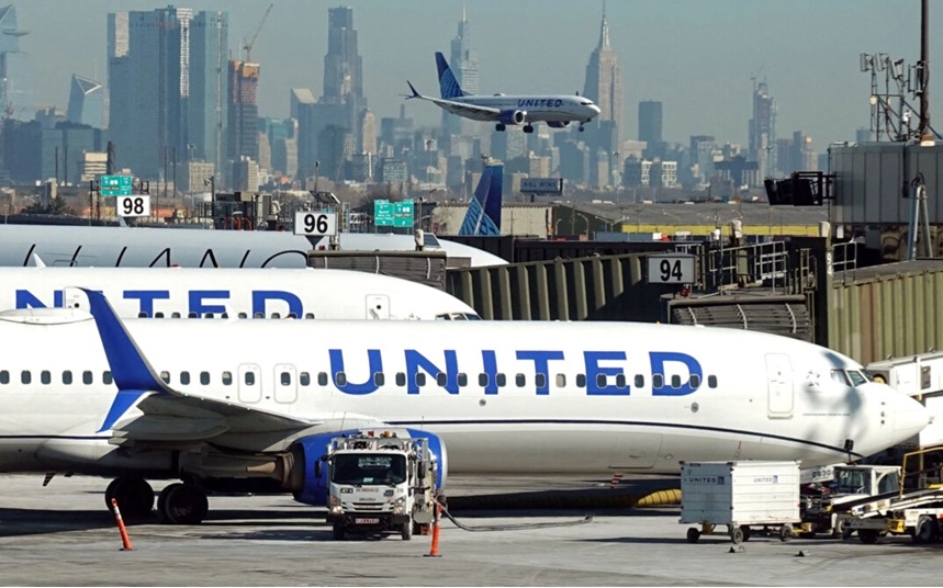 Caos a Newark, 30 secondi senza controllo aereo e voli cancellati