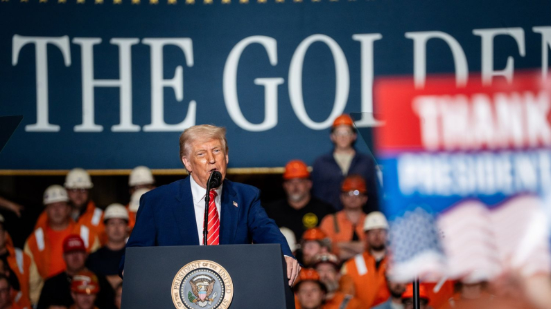 Il presidente Donald Trump pronuncia un discorso presso la U.S. Steel Corporation – Irvin Works a West Mifflin, Pennsylvania, il 30 maggio 2025. (Madalina Vasiliu/The Epoch Times)
