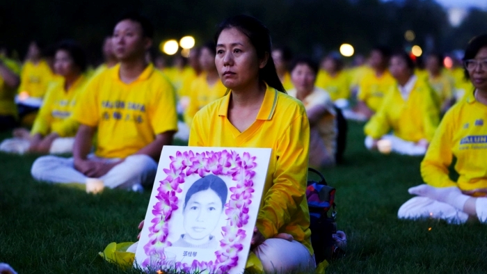 Veglia a lume di candela in memoria dei praticanti del Falun Gong deceduti a causa della persecuzione del Partito Comunista Cinese, presso il National Mall di Washington il 20 luglio 2023. Foto di Madalina Vasiliu/The Epoch Times
