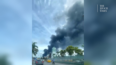 Colonne di fumo nero nella più grande raffineria di petrolio dell’Ecuador
