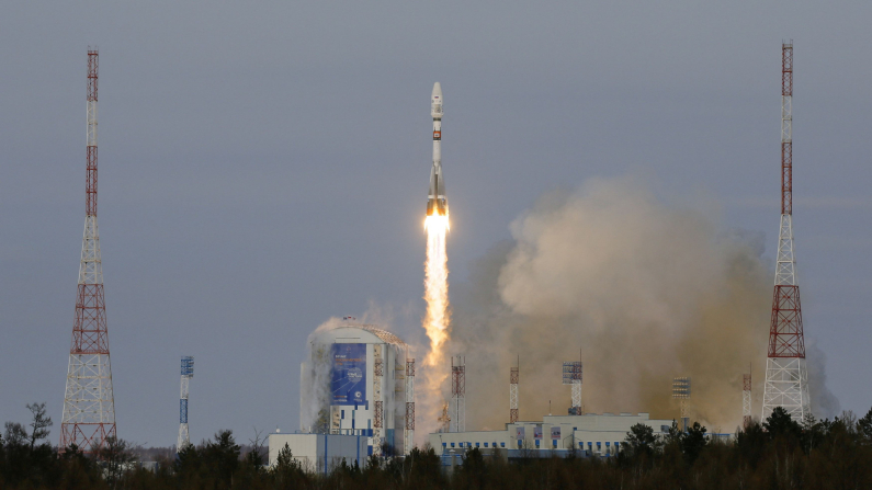 FOTO D'ARCHIVIO: La navicella spaziale Souyz-2 viene lanciata dal nuovo cosmodromo russo Vostochny, vicino alla città di Tsiolkovsky nella regione di Amur, Russia, 28 novembre 2017. REUTERS/Shamil Zhumatov/Foto d'archivio
