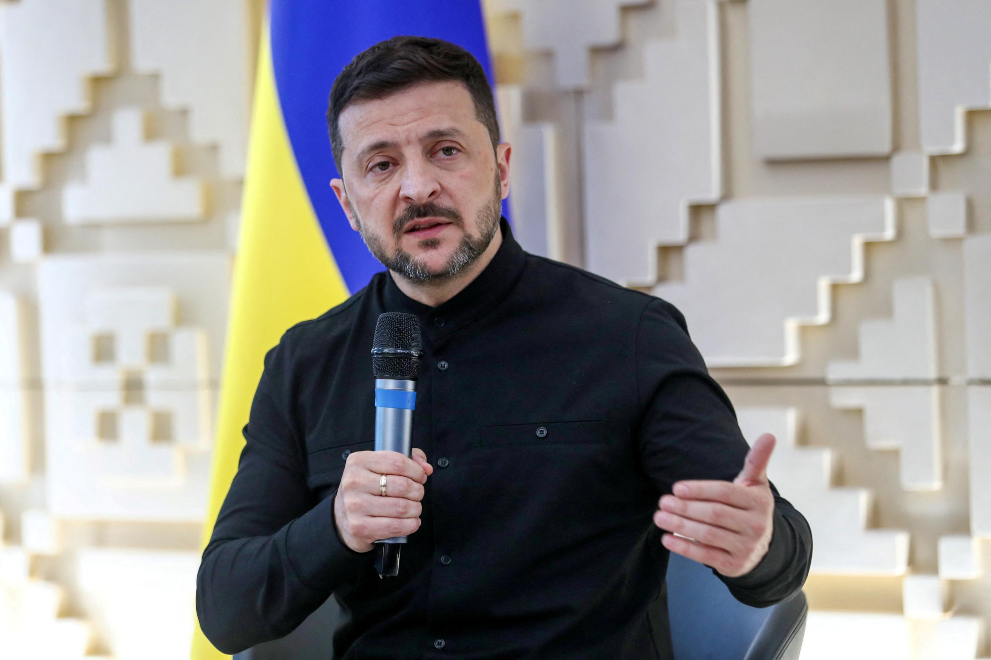 Zelensky chiede maggiore pressione su Mosca
