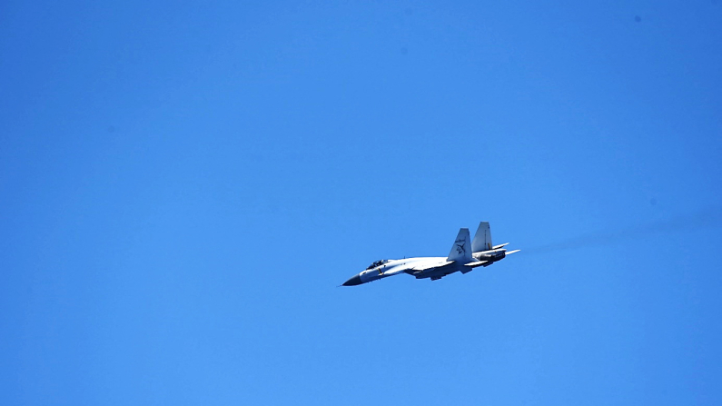 Caccia cinese Shenyang J- 15c  (foto d'archivio, Ufficio dello Stato Maggiore della Difesa del Giappone/REUTERS).