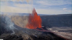Spettacolo di Fuoco alle Hawaii, il Vulcano Kilauea Emette Lava fino a 100 Metri d’Altezza