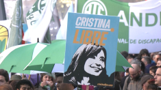 Folla in piazza in Argentina: condanna alla Kirchner attacco alla democrazia