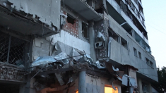 Droni russi colpiscono un condominio a Kharkiv