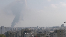 Colonna di fumo in seguito a attacco missilistico iraniano