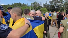 L’Ucraina riporta a casa il primo gruppo di prigionieri di guerra