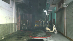 Tre morti in un incendio in una fabbrica di polietilene a Nuova Delhi