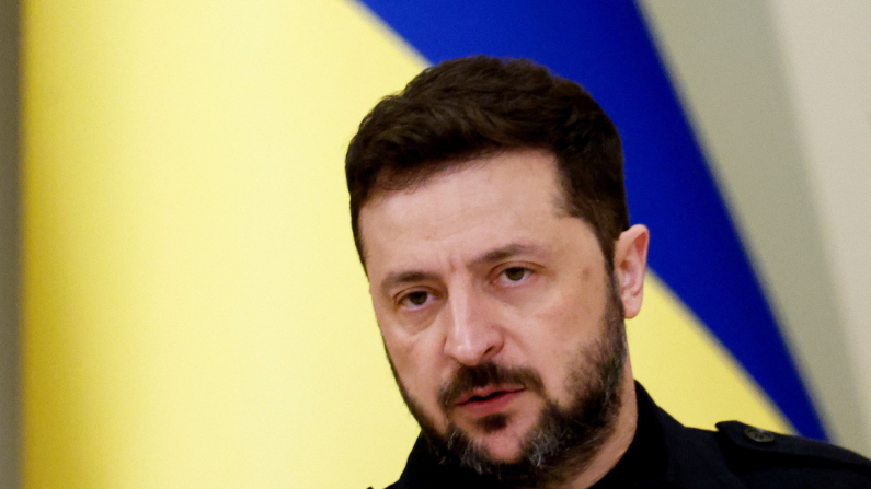 FOTO D'ARCHIVIO: Il presidente ucraino ,Volodymyr Zelensky, durante un incontro con il presidente polacco Andrzej Duda nel giorno della Costituzione ucraina, nel mezzo dell'attacco russo all'Ucraina, a Kiev, 28 giugno 2025. REUTERS/Thomas Peter/Foto d'archivio