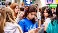 Valditara: secondo Swg studenti d’accordo su stop uso cellulari in classe