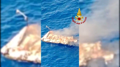 Imbarcazione in fiamme al largo di Fiumicino, in salvo l’unico uomo a bordo