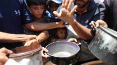 Israele: via libera agli aiuti alimentari ma non c’è nessuna “carestia” a Gaza