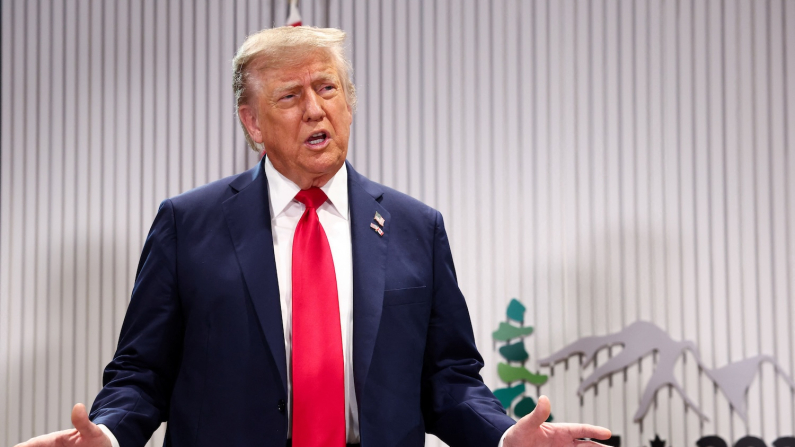 Donald Trump al G7 2025 (foto archivio REUTERS/Kevin Lamarque).