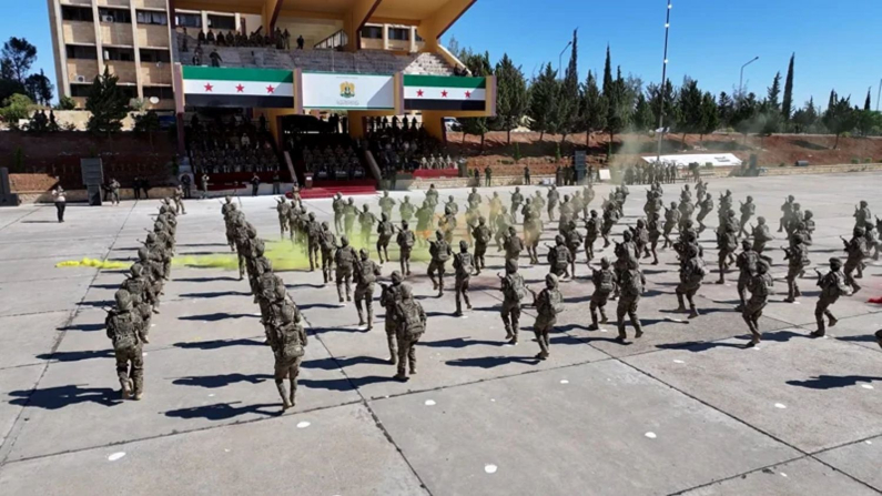 Il nuovo esercito siriano alla cerimonia di laurea, 1 giugno 2025 (Agenzia di stampa ufficiale siriana Sana)