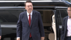 L’ex presidente della Corea del Sud Yoon si presenta in tribunale