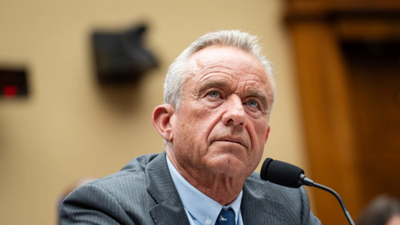Il ministro della Salute Usa, Robert F. Kennedy Jr., testimonia al Campidoglio a Washington il 24 giugno 2025. (Madalina Kilroy/The Epoch Times)