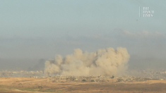 Fumo nel cielo di Gaza mentre si inizia a trattare la tregua
