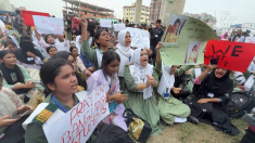 Gli studenti di Dhaka chiedono il vero numero delle vittime