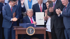 Trump firma il Big Beautiful Bill nel giorno dell’Indipendenza