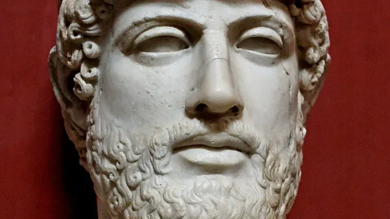 Busto di Pericle con l'iscrizione "Pericle, figlio di Xanthippus, ateniese". Marmo, romano dopo il busto originale greco, 430 a.C. Pubblico dominio