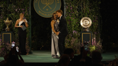 Sinner e Swiatek festeggiano i titoli di Wimbledon ballando
