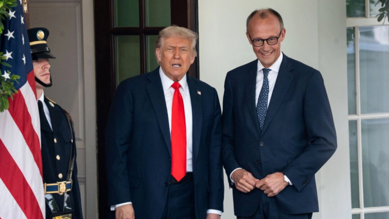 Il presidente Usa, Donald Trump, accoglie il cancelliere tedesco, Friedrich Merz, alla Casa Bianca, a Washington, il 5 giugno 2025. Madalina Vasiliu/The Epoch Times